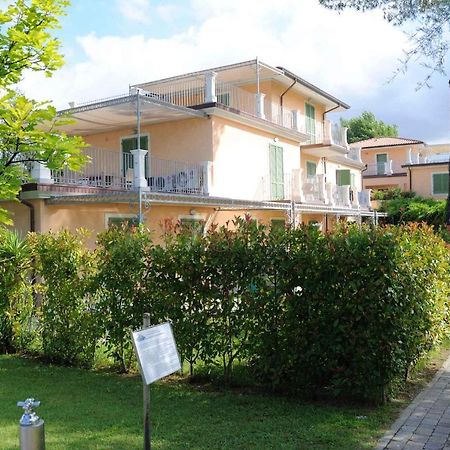 Apartment In Marina Di Massa - Toskana 24103 Exterior foto