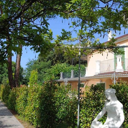 Apartment In Marina Di Massa - Toskana 24103 Exterior foto
